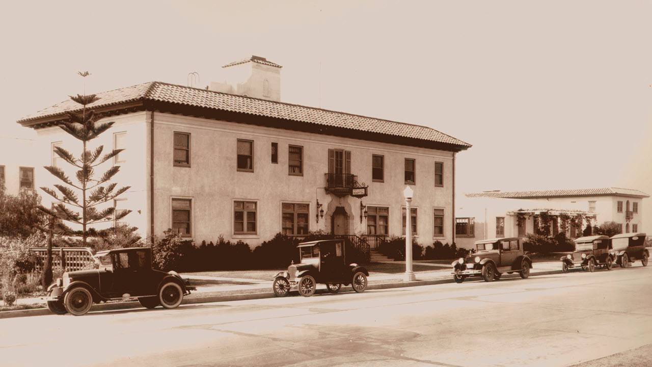 Exterior of Scripps Memorial Hospital in the 1920s.