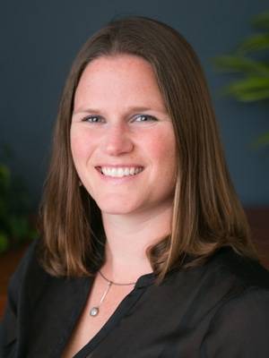 Dr. <b>Lauren Robertson</b>, MD - lauren_robertson_300_x_400