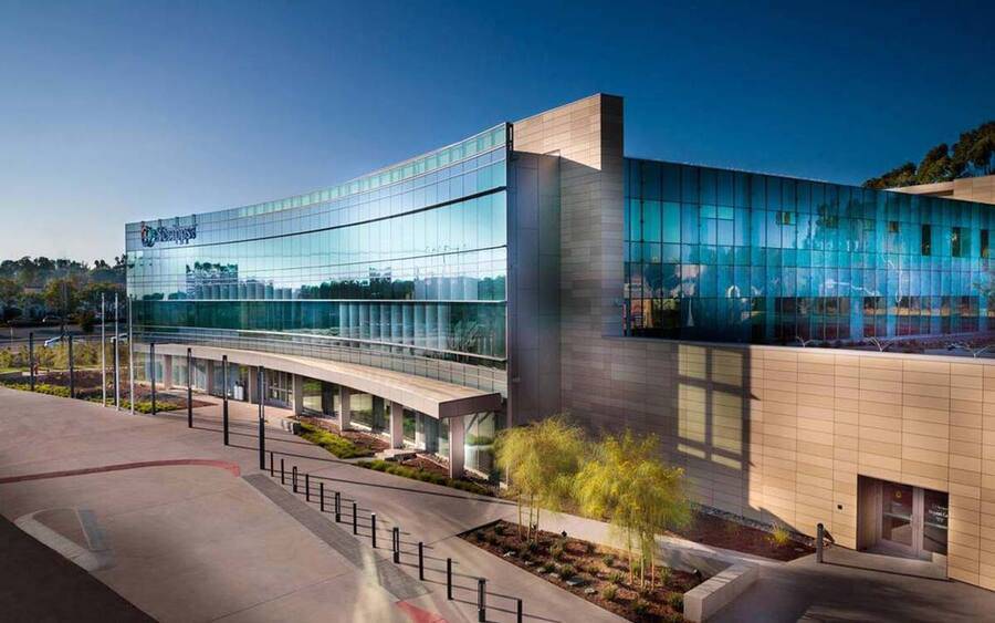 An exterior shot of Scripps Medical Center Jefferson in Oceanside represents the lung cancer screening event at Scripps.